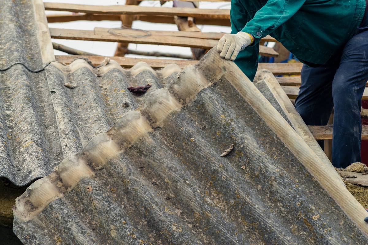 Older rural Ipswich home with aged cement sheeting on the roof, an example of material that may need asbestos testing